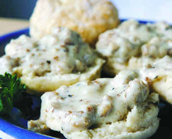 Sausage Gravy and Biscuits Forrás: dallasnews.com