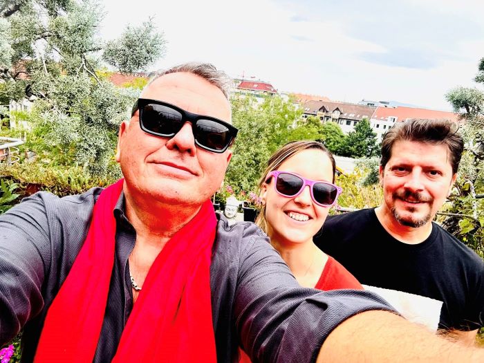 Csíki Sándor (FOOD & WINE), Dániel Dóra és a meghívott harmadik kóstoló: Németi Sándor (Wineartculture).