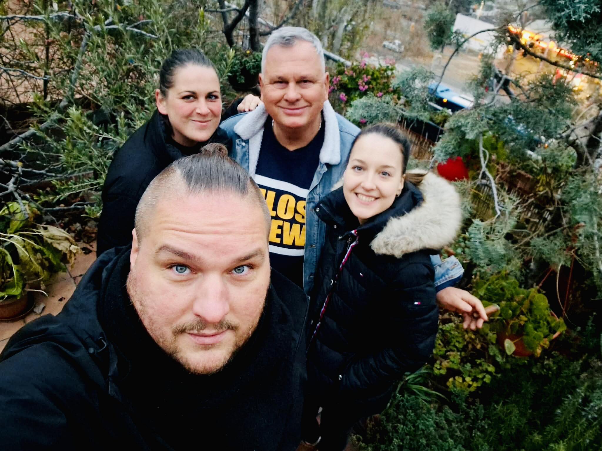 Török Borbála, Csíki Sándor, Dániel Dóra és Rauf Sven Tamás a képen (Haller-terasz, Lenkey borok kóstolása)