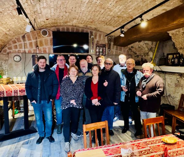 A Magyar Borszakírók Körének tagjai a teszten.