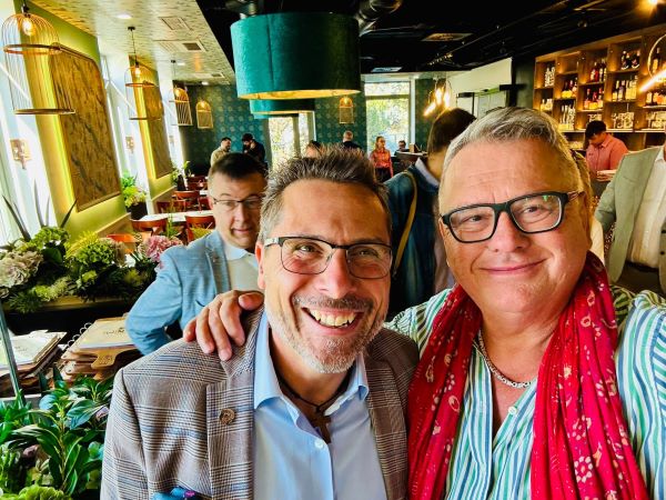 Semsei Rudolf és Csíki Sándor a VakVar5jú Kiscelli megnyitóján, 2026. október 7-én.